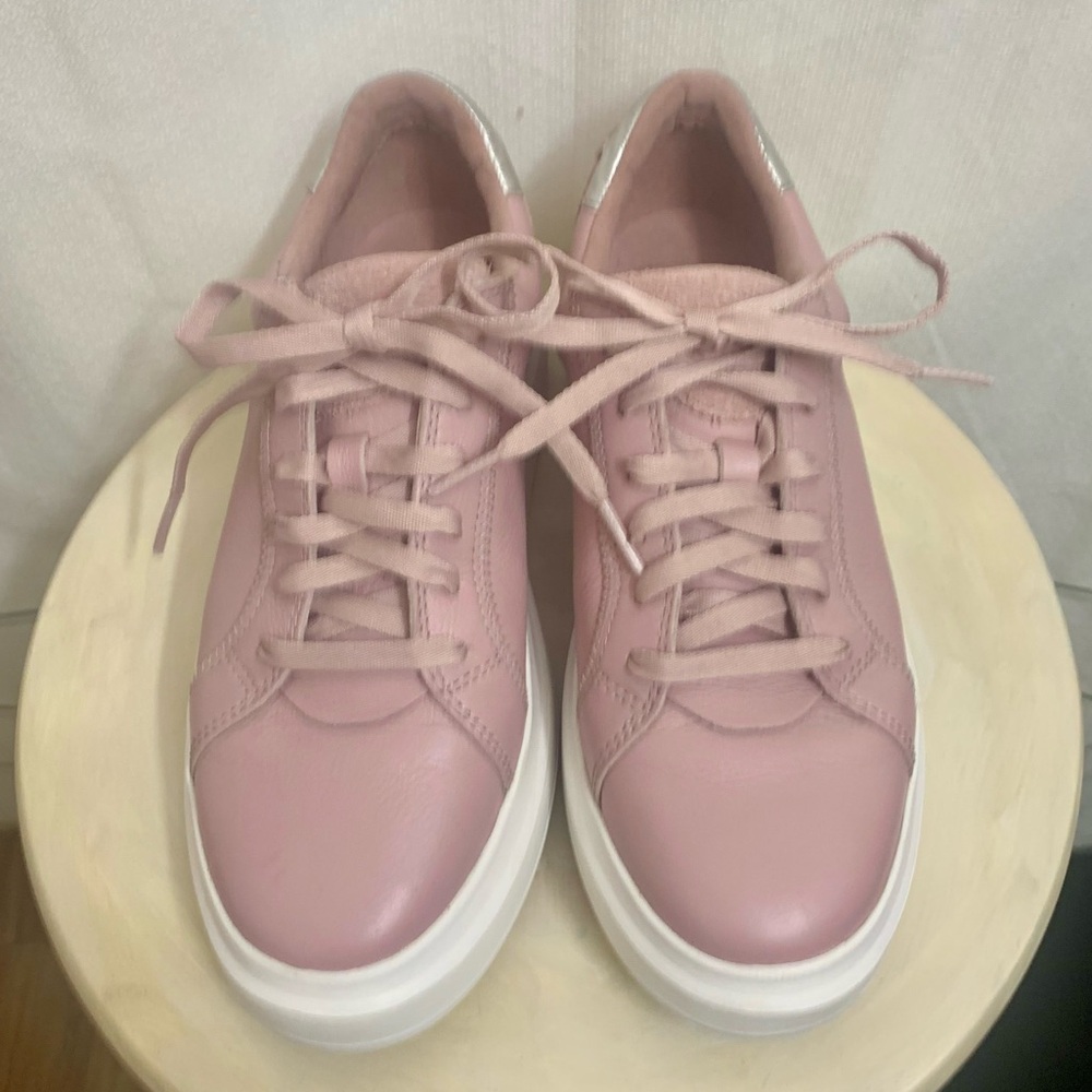 UGG Pink Leather Sneakers Silver Detail Comfy Cushioned Platform Foam Insoles
